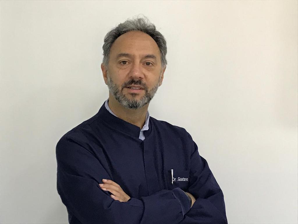 Dr Gustavo Issas